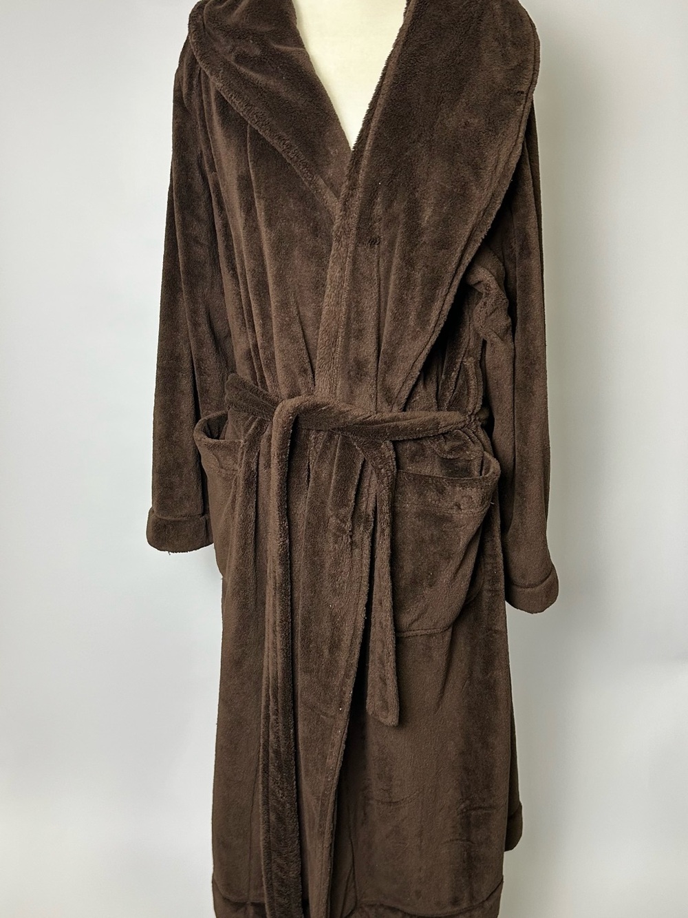 Roundtree & Yorke Dark Brown Hooded Plush Robe